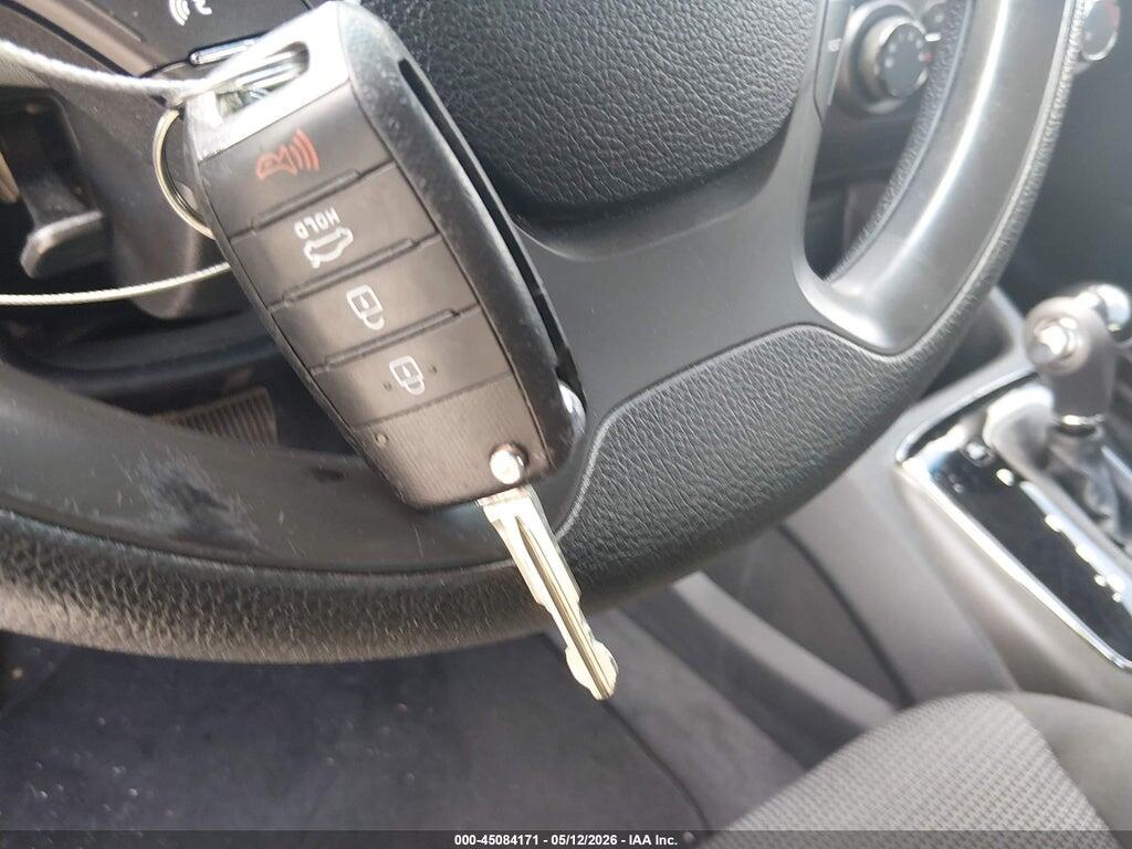 3KPFK4A76HE046734 2017 KIA FORTE photo no. 11