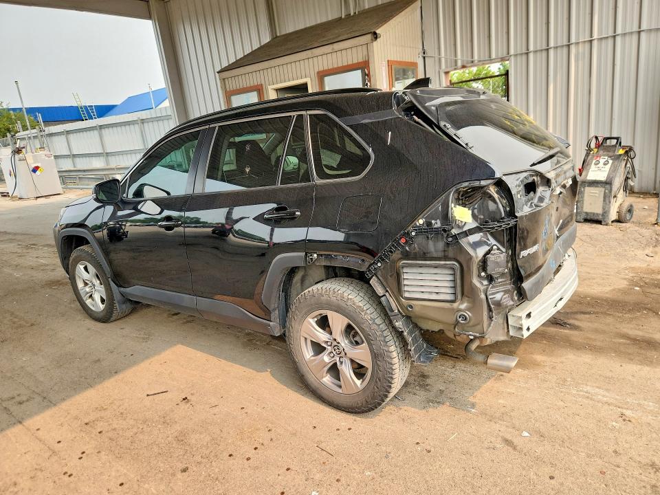 2023 TOYOTA RAV4 XLE — Фото 2 из 14