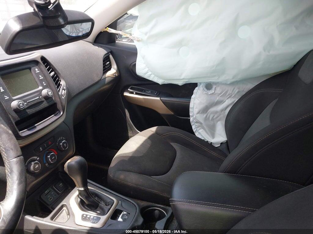1C4PJLCB8JD620180 2018 JEEP CHEROKEE photo no. 5