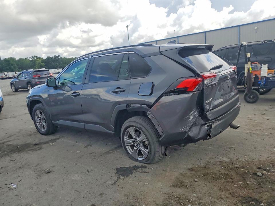 2023 TOYOTA RAV4 XLE — Фото 2 из 13