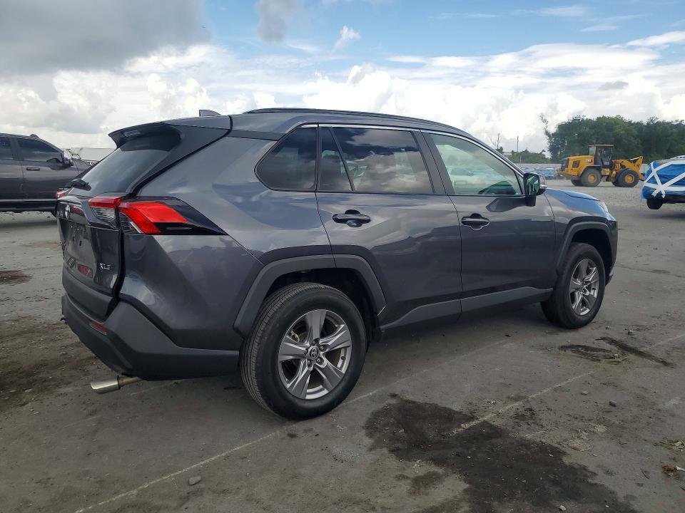 2023 TOYOTA RAV4 XLE — Фото 3 из 13