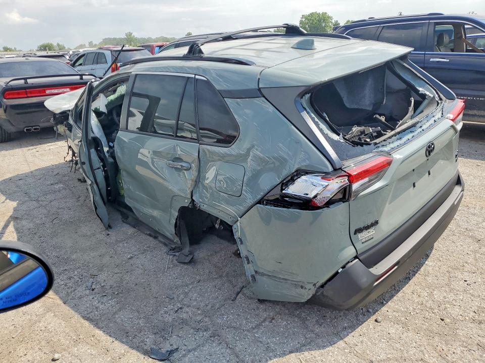 2023 TOYOTA RAV4 XLE — Фото 2 из 13