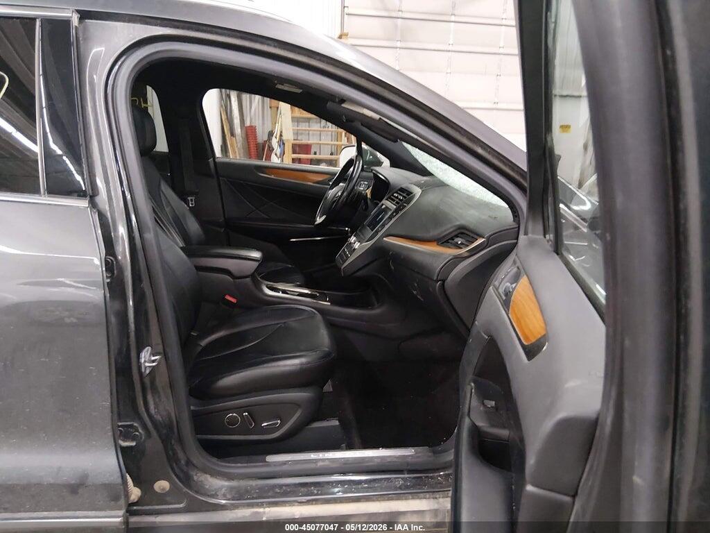 5LMCJ3D98HUL00306 2017 LINCOLN MKC photo no. 5