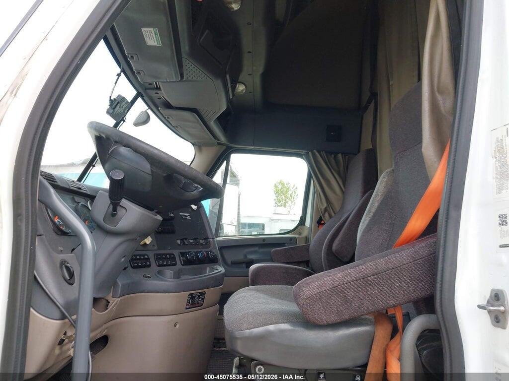 3AKJGLDR0JSHF3775 2018 FREIGHTLINER CASCADIA 125 photo no. 7