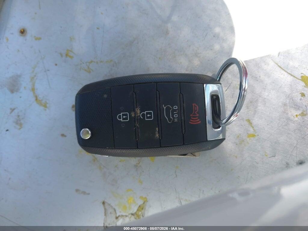 KNDJP3A55G7856715 2016 KIA SOUL photo no. 11