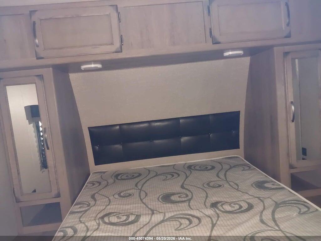 573TT3221K8801697 2019 GRAND DESIGN photo no. 12