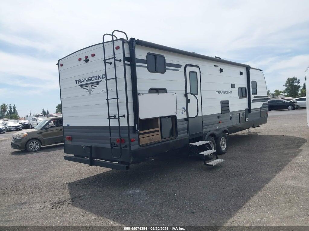 573TT3221K8801697 2019 GRAND DESIGN photo no. 4