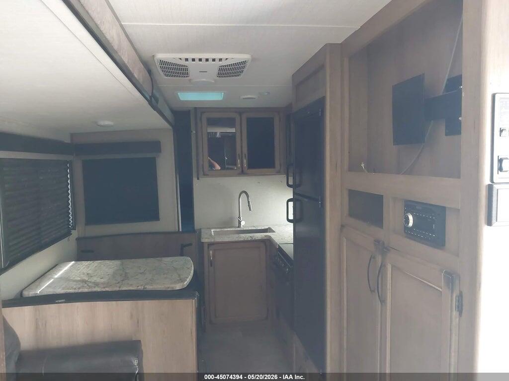 573TT3221K8801697 2019 GRAND DESIGN photo no. 5