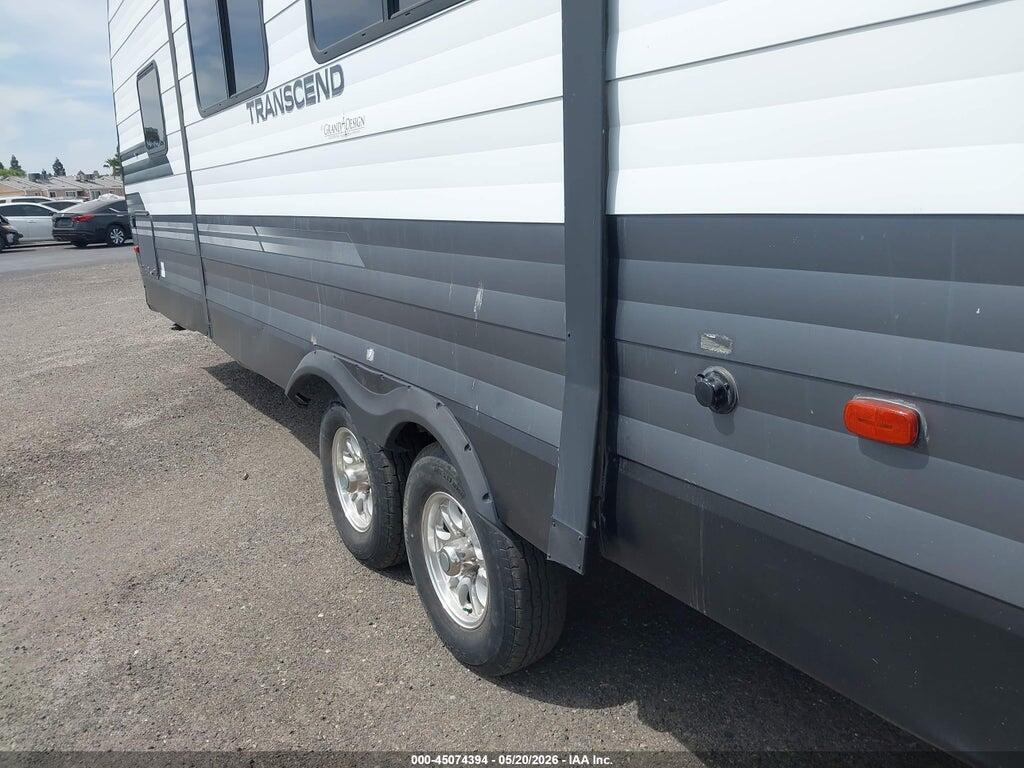 573TT3221K8801697 2019 GRAND DESIGN photo no. 6