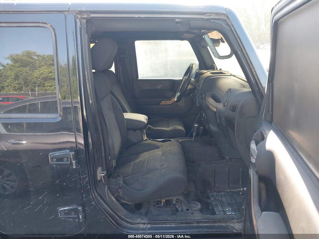 1J4BA5H16BL588496 2011 JEEP WRANGLER UNLIMITED photo no. 5