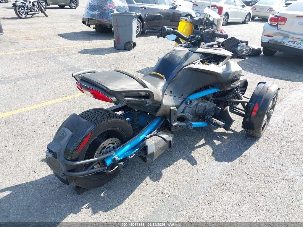 2BXRDDD29NV001781 2022 CAN-AM SPYDER ROADSTER photo no. 4