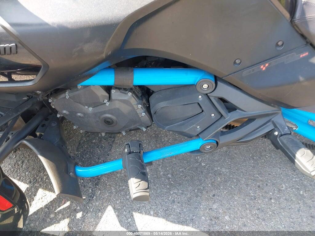 2BXRDDD29NV001781 2022 CAN-AM SPYDER ROADSTER photo no. 9