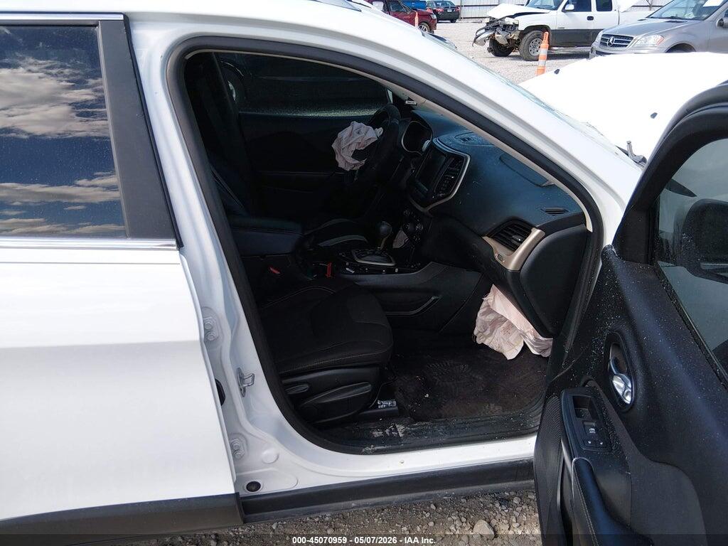 1C4PJLCB5HW549356 2017 JEEP CHEROKEE photo no. 5