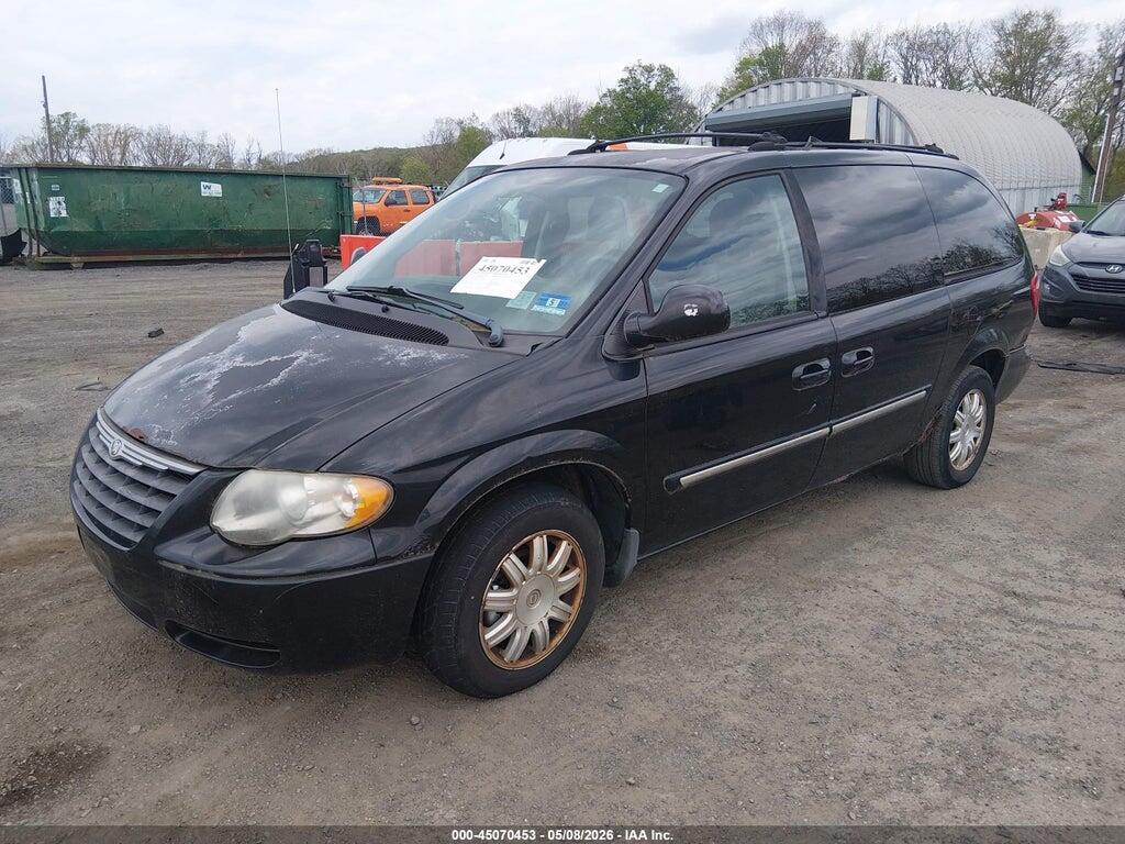2C4GP54L15R501844 2005 CHRYSLER TOWN & COUNTRY photo no. 2
