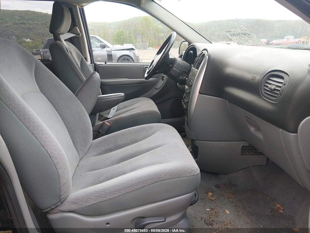 2C4GP54L15R501844 2005 CHRYSLER TOWN & COUNTRY photo no. 5