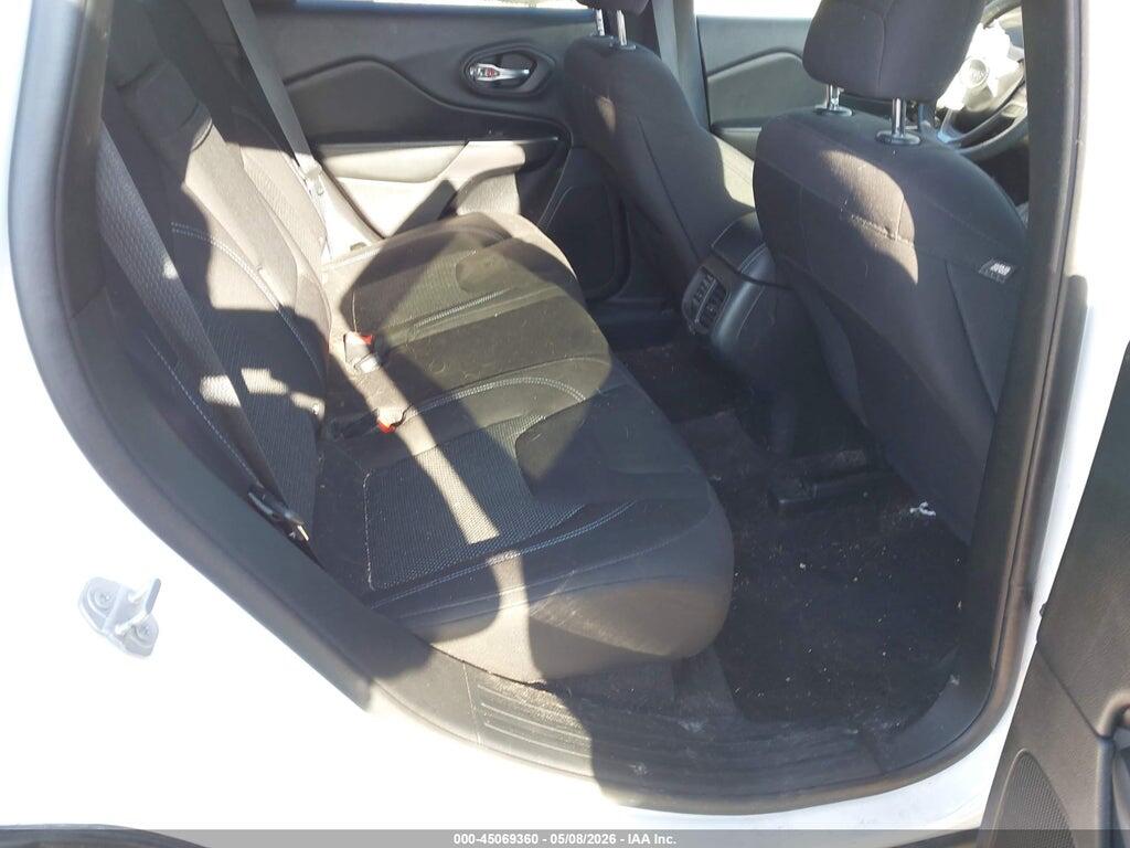 1C4PJLCB8KD110297 2019 JEEP CHEROKEE photo no. 8