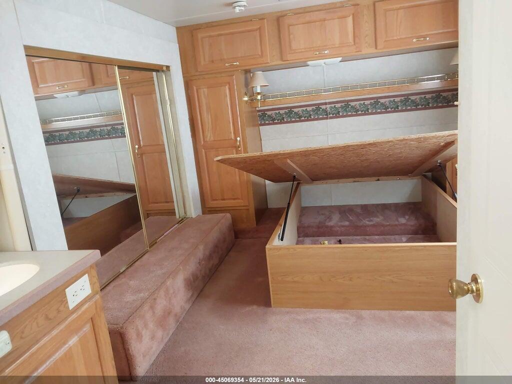 1KB311H271E122290 2001 HOLIDAY RAMBLER 30' photo no. 12