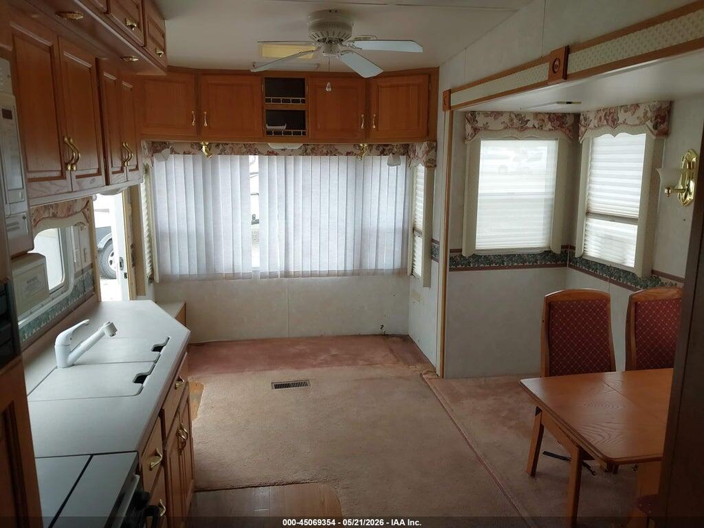 1KB311H271E122290 2001 HOLIDAY RAMBLER 30' photo no. 8