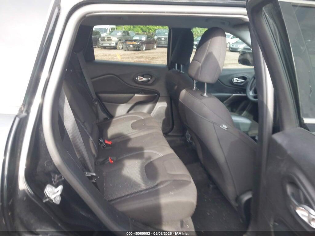 1C4PJLCB0KD420184 2019 JEEP CHEROKEE photo no. 8