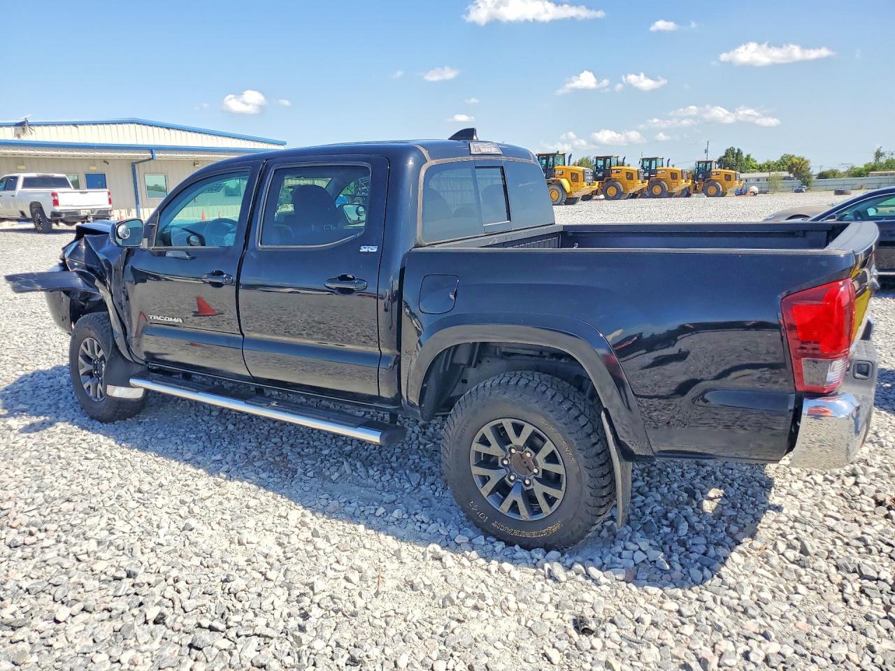 2023 TOYOTA TACOMA SR5 V6 — Фото 2 из 12