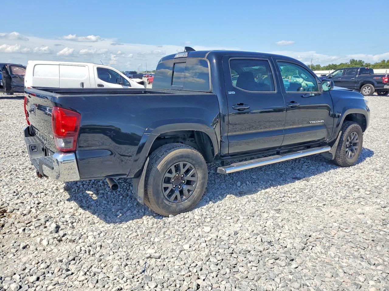 2023 TOYOTA TACOMA SR5 V6 — Фото 3 из 12