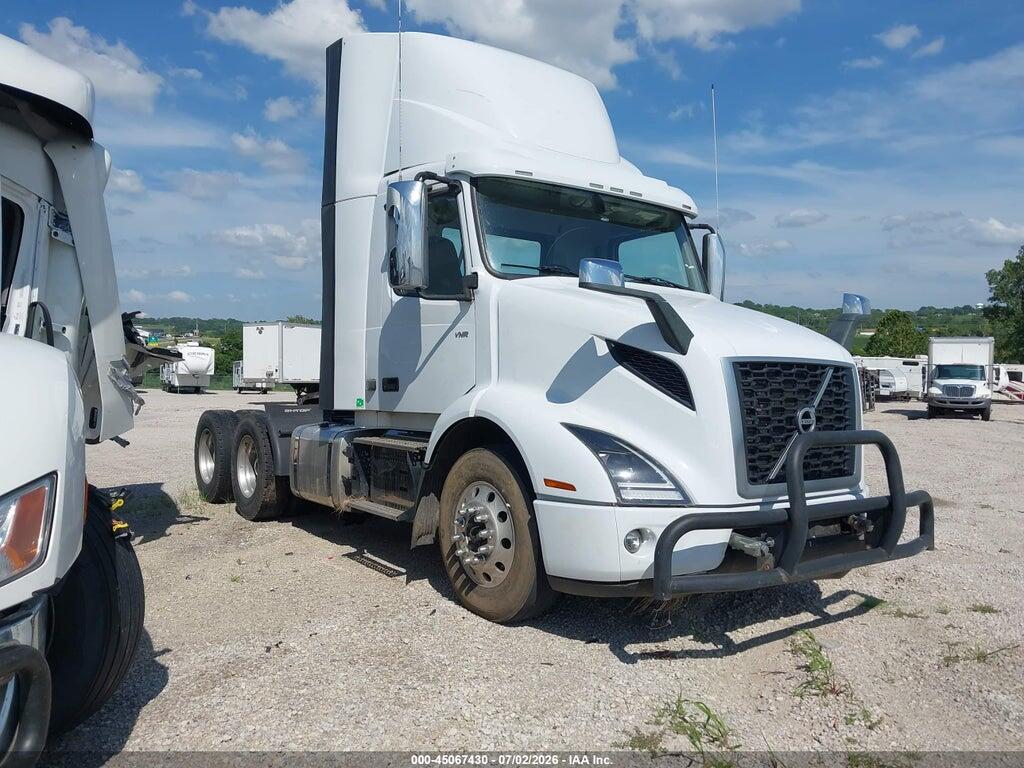 4V4WC9EH0NN602612 2022 VOLVO VNR photo no. 1