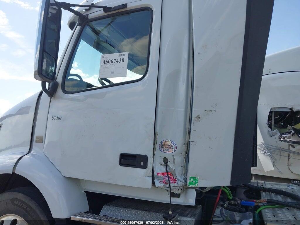 4V4WC9EH0NN602612 2022 VOLVO VNR photo no. 11