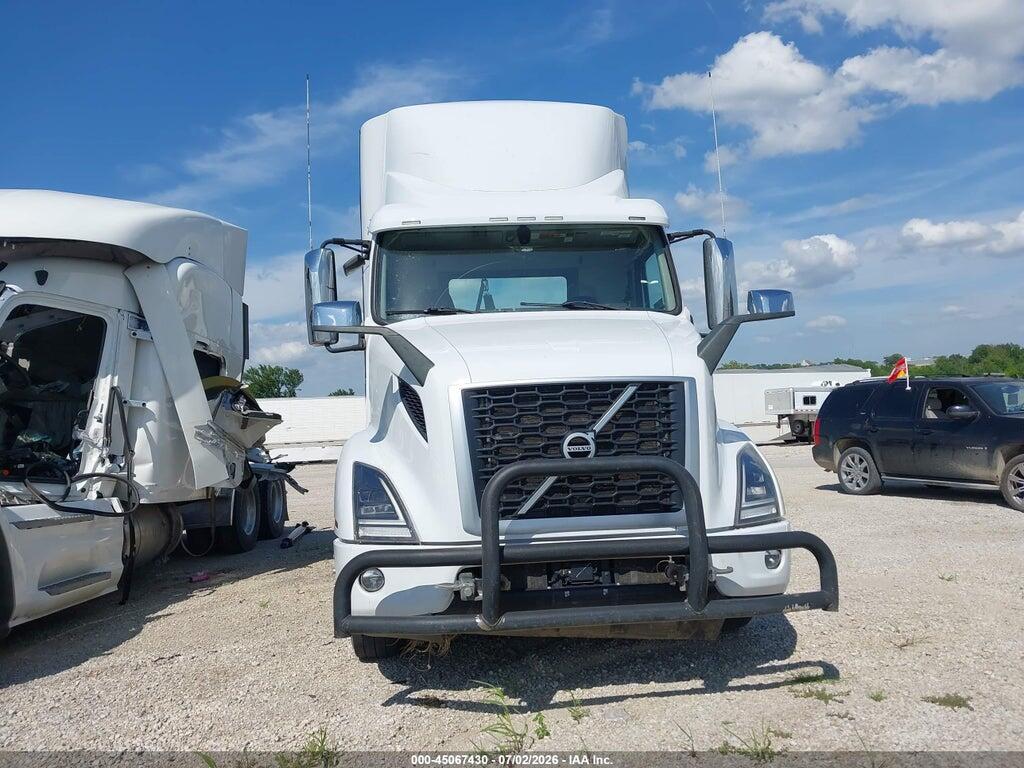 4V4WC9EH0NN602612 2022 VOLVO VNR photo no. 12