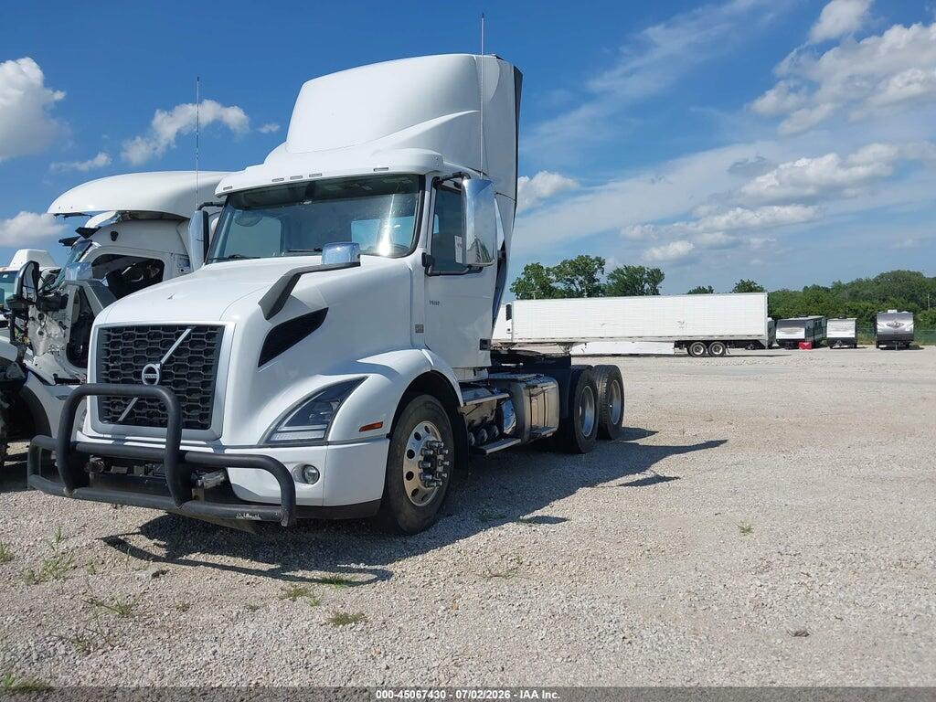 4V4WC9EH0NN602612 2022 VOLVO VNR photo no. 2