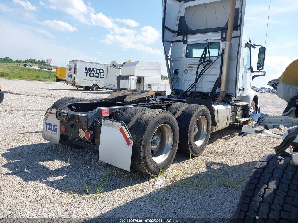 4V4WC9EH0NN602612 2022 VOLVO VNR photo no. 4