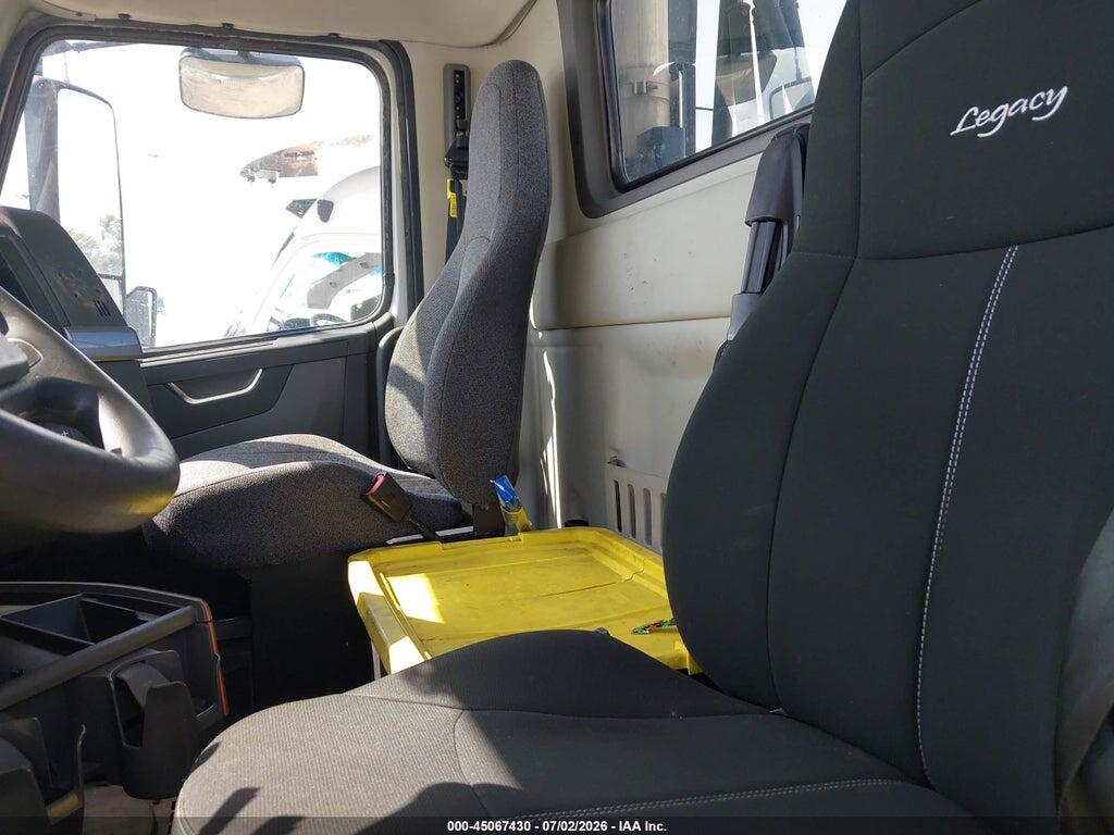 4V4WC9EH0NN602612 2022 VOLVO VNR photo no. 7