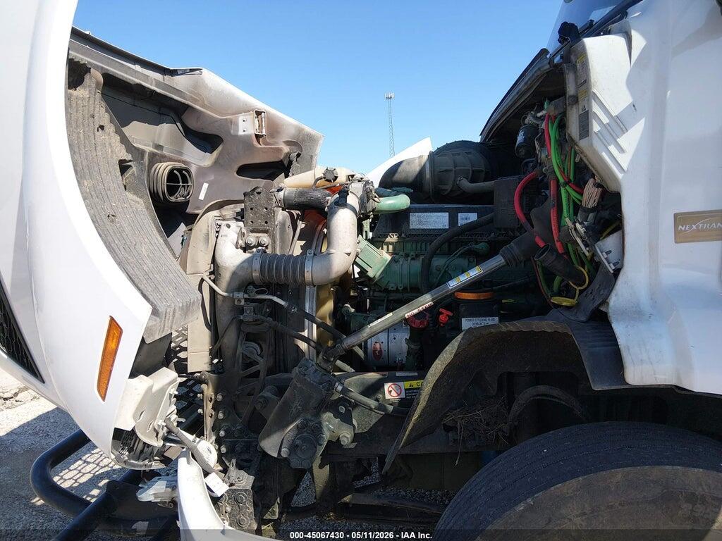 4V4WC9EH0NN602612 2022 VOLVO VNR photo no. 9