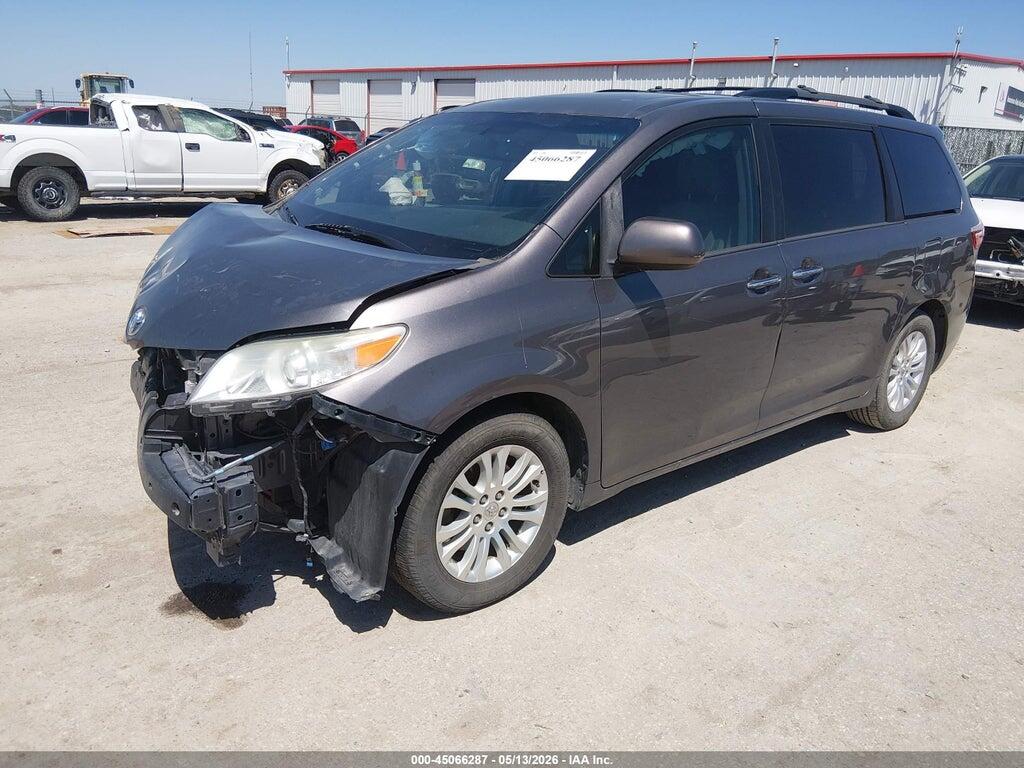 5TDYK3DC3FS558398 2015 TOYOTA SIENNA photo no. 2