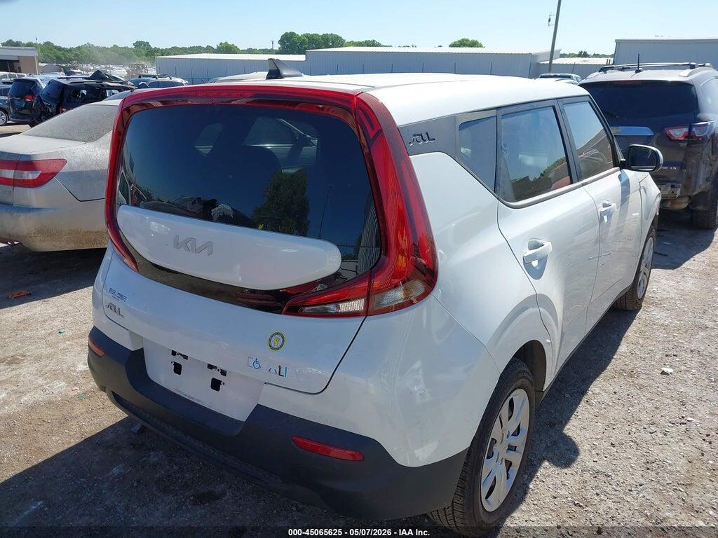 KNDJ23AU3N7153908 2022 KIA SOUL photo no. 4