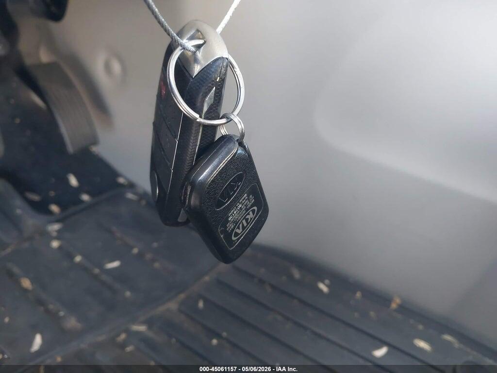 KNDMC5C16G6144122 2016 KIA SEDONA photo no. 11
