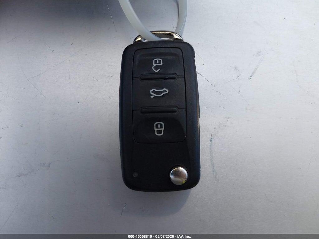 3VWLP7AJ9CM458868 2012 VOLKSWAGEN JETTA photo no. 11