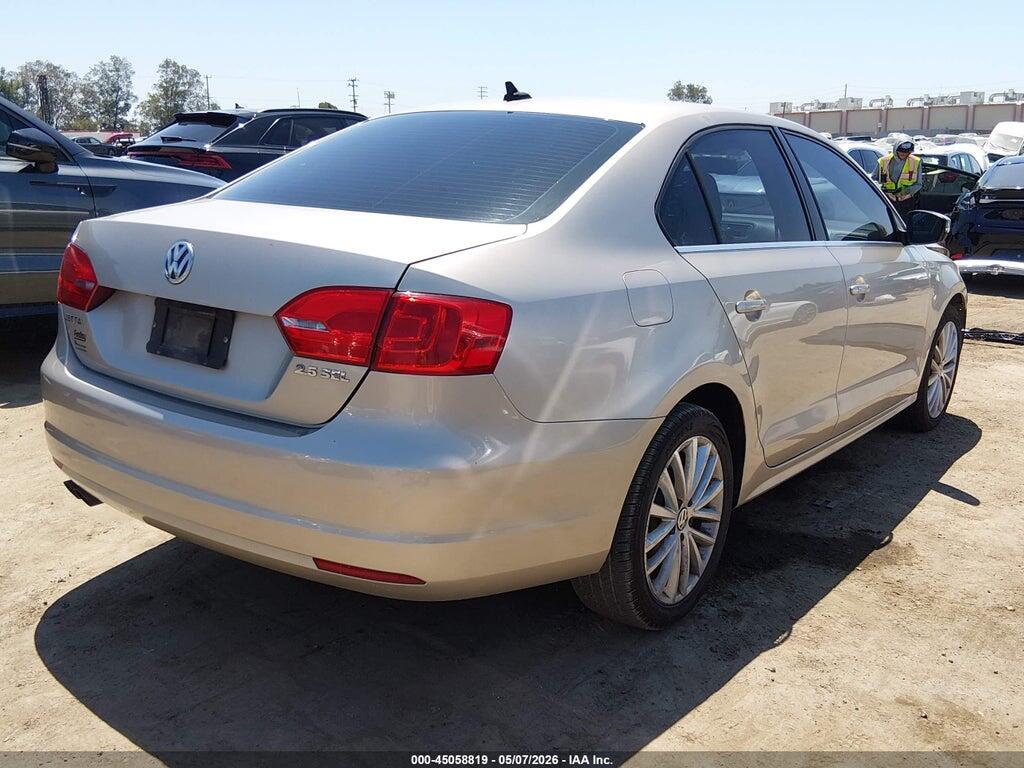 3VWLP7AJ9CM458868 2012 VOLKSWAGEN JETTA photo no. 4