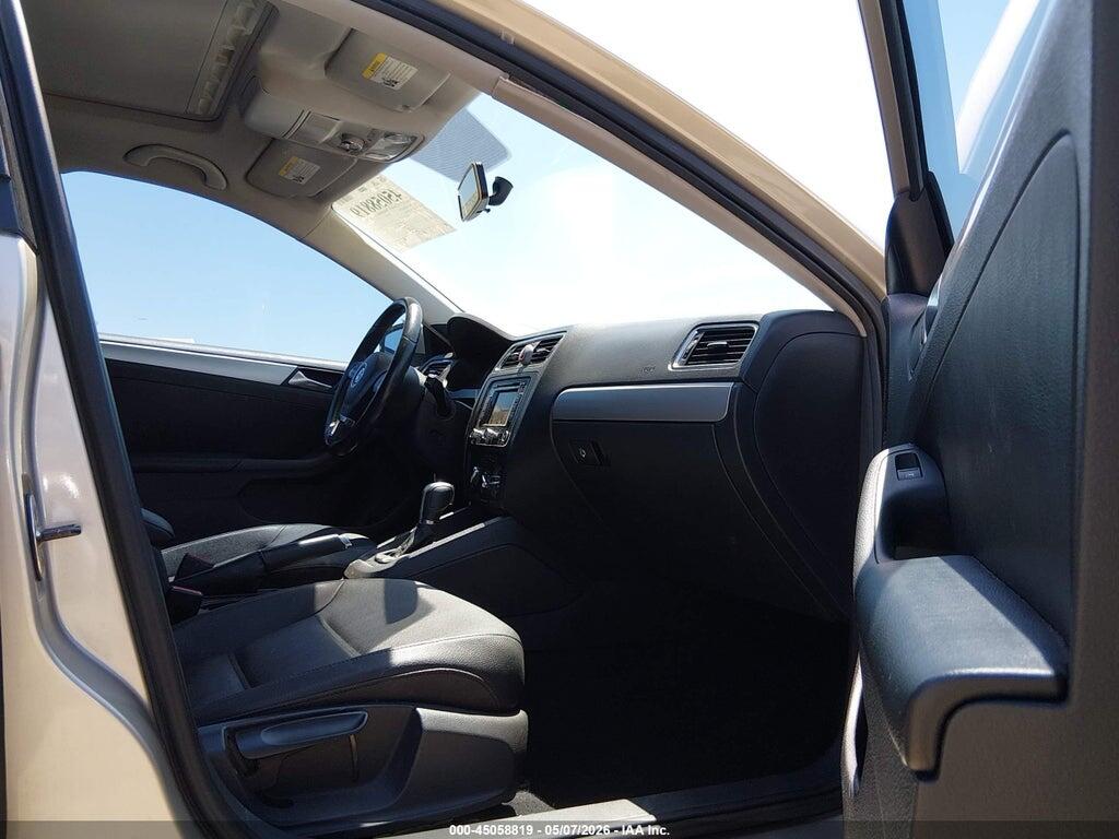 3VWLP7AJ9CM458868 2012 VOLKSWAGEN JETTA photo no. 5
