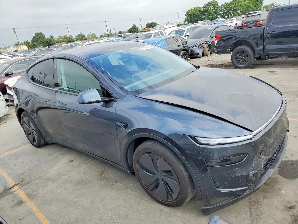 2026 TESLA MODEL Y — Фото 4 из 13