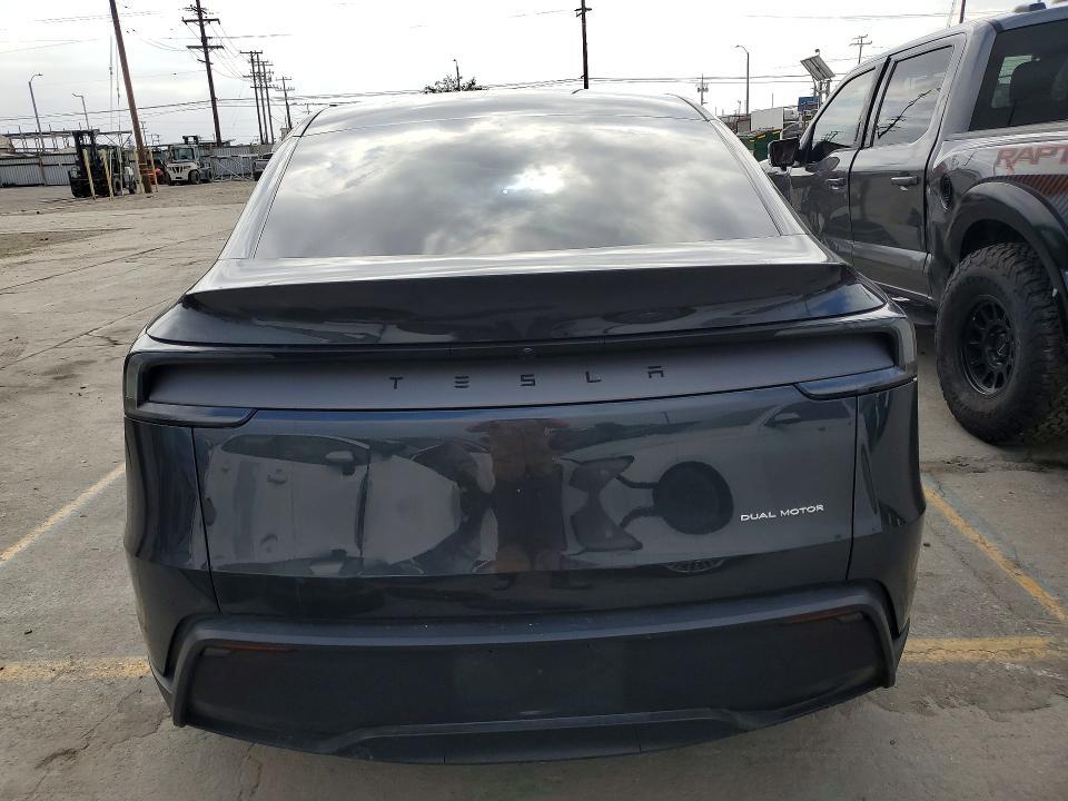 2026 TESLA MODEL Y — Фото 6 из 13