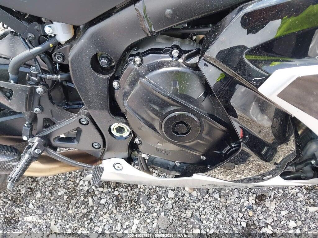 JS1DM11B6S7100443 2025 SUZUKI GSX-R1000 photo no. 8