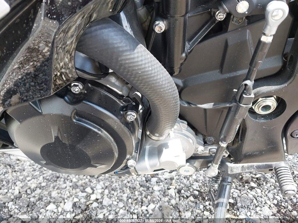 JS1DM11B6S7100443 2025 SUZUKI GSX-R1000 photo no. 9
