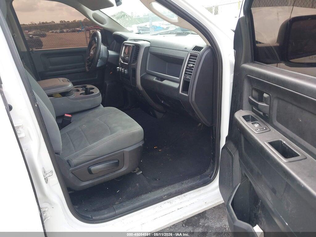 1C6RR7FG8KS700700 2019 RAM 1500 CLASSIC photo no. 5