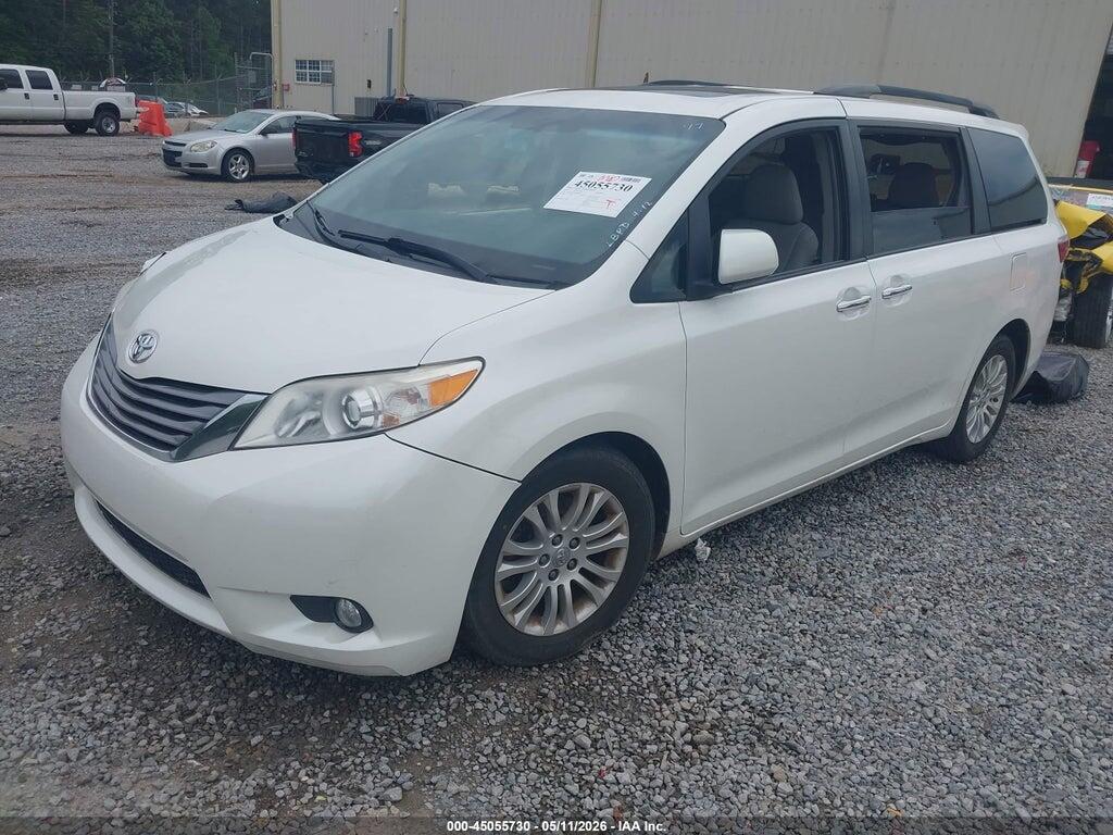 5TDYZ3DC8HS806806 2017 TOYOTA SIENNA photo no. 2