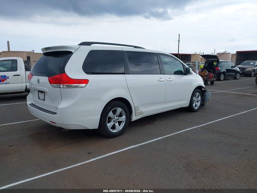 5TDKK3DC8BS172978 2011 TOYOTA SIENNA photo no. 4