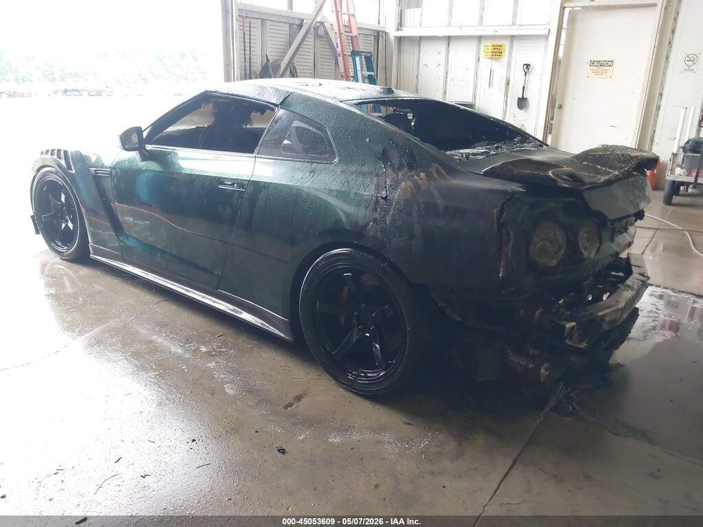 JN1AR5EF0EM270238 2014 NISSAN GT-R photo no. 3