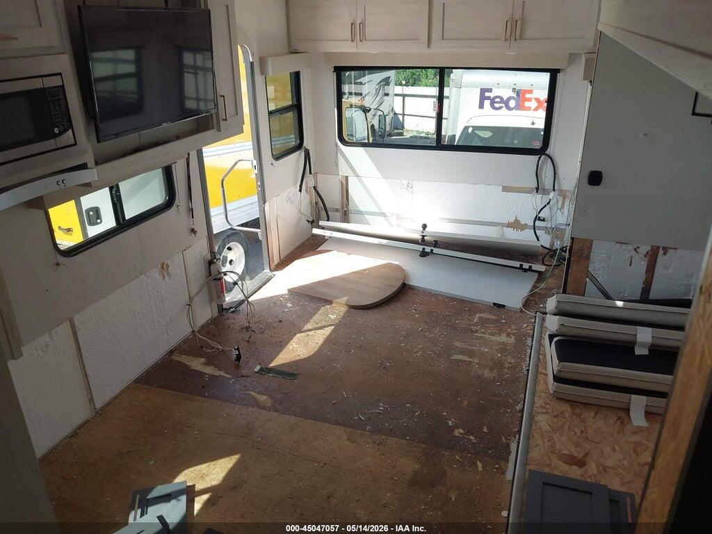 5ZT3CSPB9SG128172 2025 FOREST RIVER CRUSADER photo no. 6