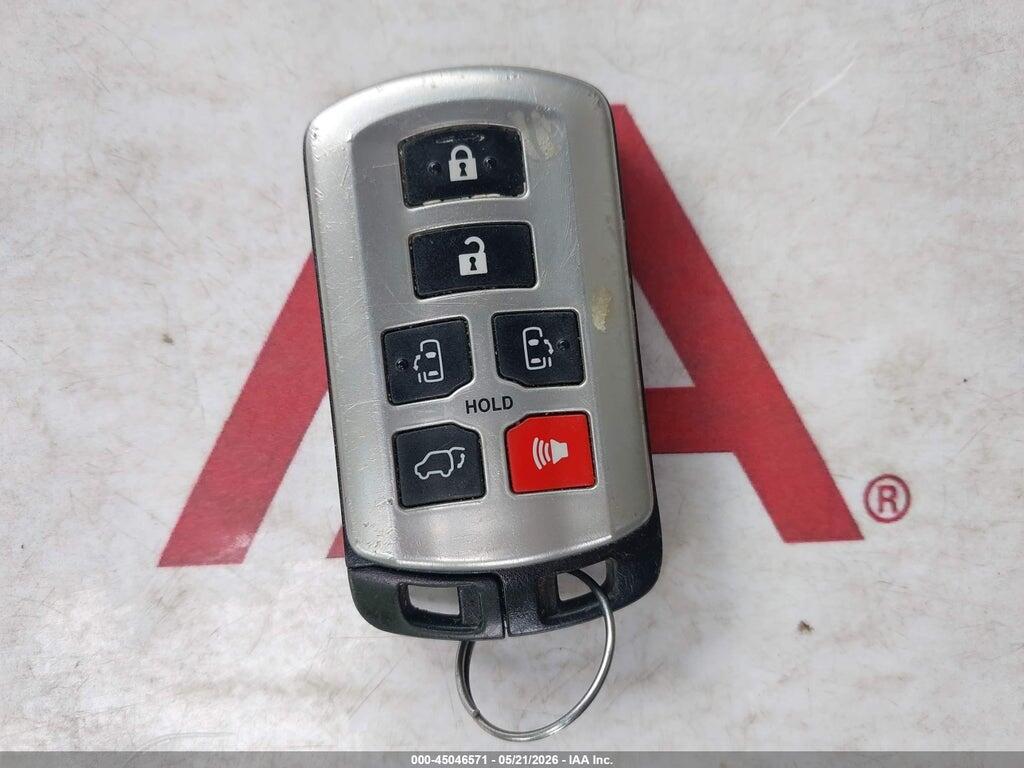 5TDYK3DC6GS706867 2016 TOYOTA SIENNA photo no. 11