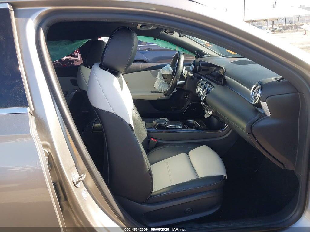 WDD3G4EB1KW022332 2019 MERCEDES-BENZ A 220 photo no. 5