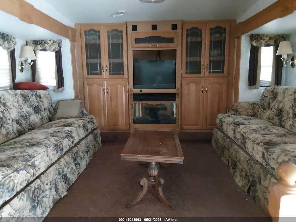 4YDF3682X4D510135 2004 KEYSTONE 3685FL photo no. 5
